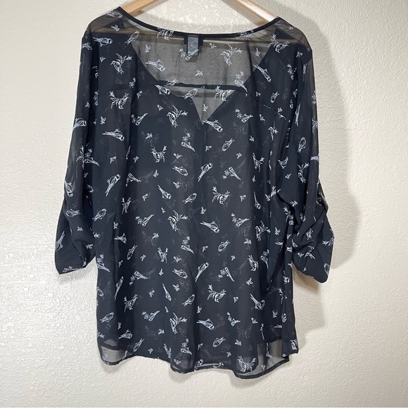 Torrid Sheer Bird Print Button Front Tunic Top Size 2/2X Women - Picture 7 of 9